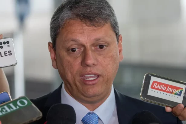 Paraná Pesquisas mostra Tarcísio na frente em todos os cenários para governador de SP