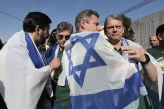Segundo revista, Tarcísio rompe com STF ao adotar discurso bolsonarista