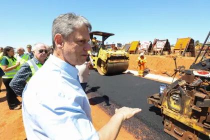 Tarcísio tem 47,8% contra 33,1% de Haddad, aponta Paraná Pesquisas