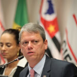 Tarcísio critica condenação de Bolsonaro e deve viajar a Brasília em busca de anistia