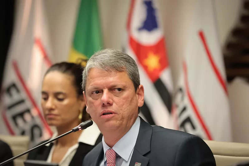 Tarcísio critica condenação de Bolsonaro e deve viajar a Brasília em busca de anistia