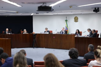 Fux absolve réus e diverge em voto sobre acusados de tentativa de golpe