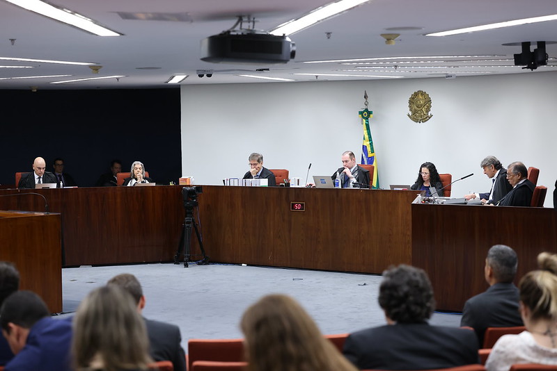 Fux absolve réus e diverge em voto sobre acusados de tentativa de golpe