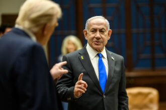 Trump tenta conter Israel após ataque iraniano