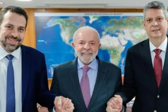 De sem-teto a com crachá: Boulos estreia no mundo capitalista como ministro