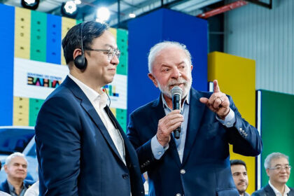 Após sobretaxa dos EUA, Lula defende armar o país para rebater retaliação comercial