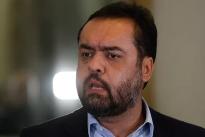 TSE decide manter Cláudio Castro inelegível