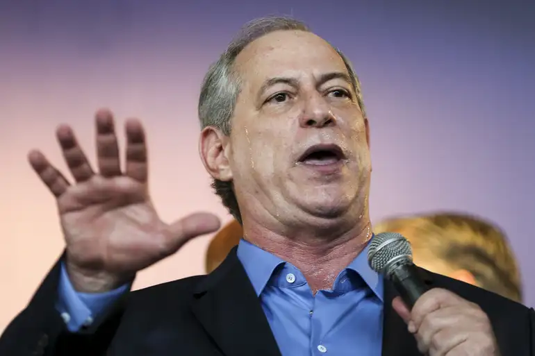 De volta ao ninho, Ciro Gomes se filia ao PSDB para bater de frente com o PT no Ceará