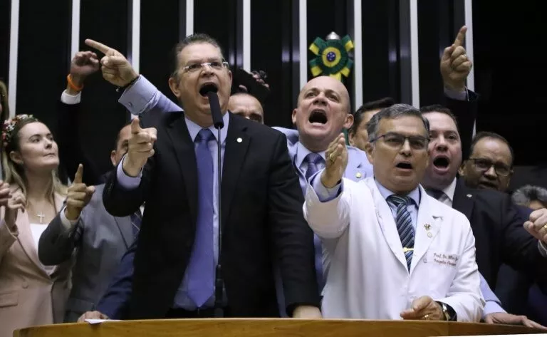 Câmara barra MP do IOF e impõe derrota bilionária ao governo Lula