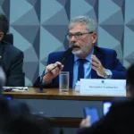 Ex-diretor do INSS nega vínculo político em depoimento à CPMI