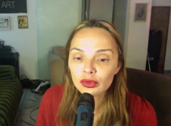 Influenciadora 'Esquerdogata' é presa após xingar e ofender policiais