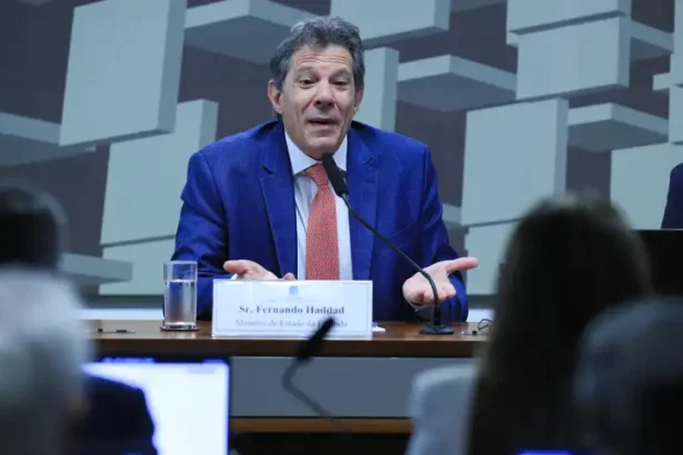 Sem corte de gastos, Dívida Pública aumenta e supera R$ 8,6 trilhões