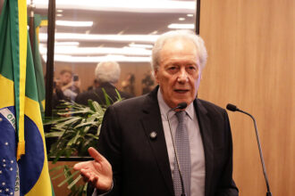 Lewandowski cobra postura do governo do Rio e cogita afastamento de Castro