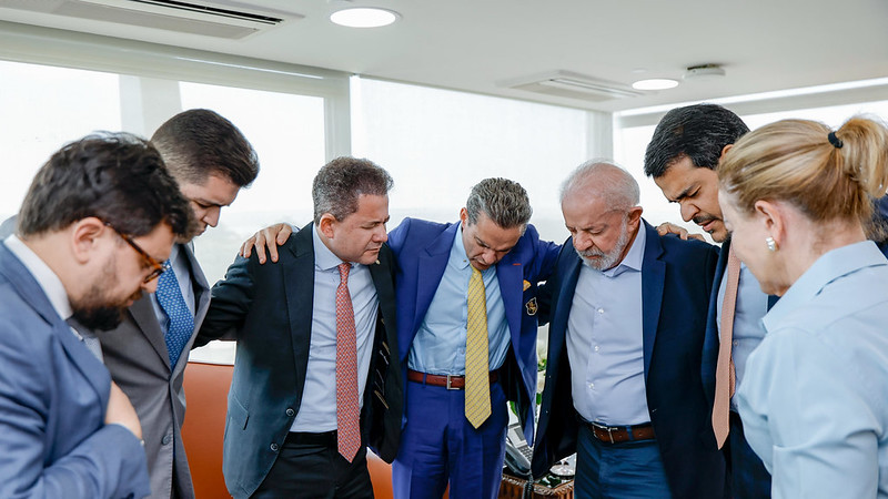 Lula se diz contra o aborto e 'amigo dos evangélicos' a um ano das eleições