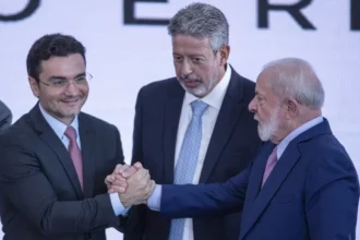 Planalto tenta conter saída de União Brasil e PP da base aliada