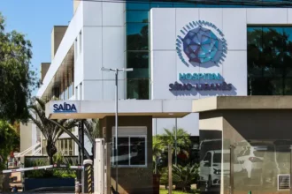 Nas vésperas da aposentadoria, Barroso é internado após passar mal em Brasília