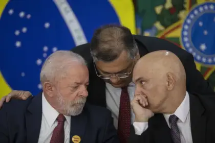 Presidenciáveis de oposição se manifestam contra Moraes, enquanto Lula se cala