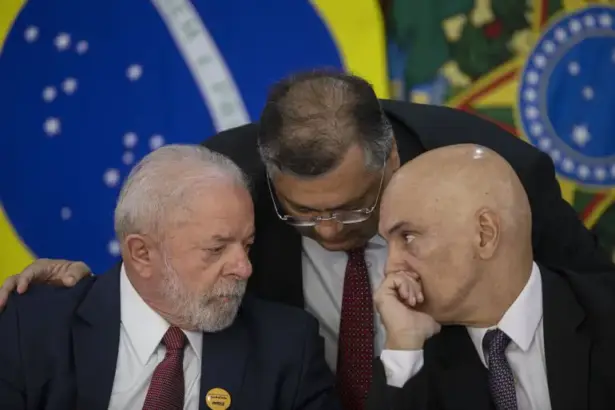 Presidenciáveis de oposição se manifestam contra Moraes, enquanto Lula se cala