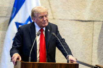 Trump diz que guerra no Irã está vencida, mas promete manter pressão militar