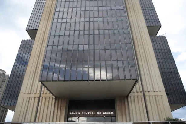 Realista, Banco Central decide manter juros em 15% ao fim de 2025