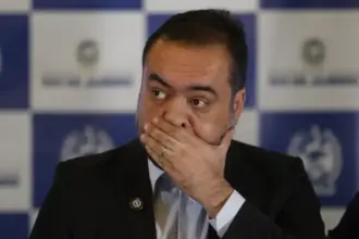Cláudio Castro desiste da candidatura ao Senado