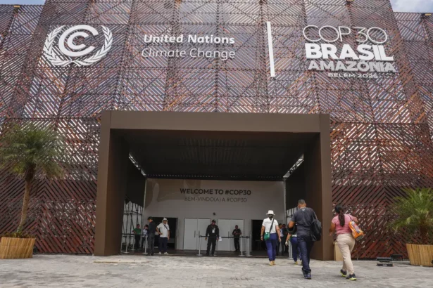 Incêndio destrói pavilhões da COP30 em Belém