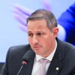 Derrite retira polêmicas do texto e veta auxílio a dependentes de presos