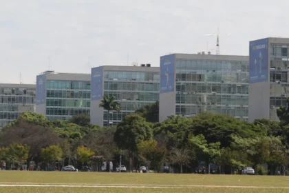 Explosão em ministério da Esplanada deixa 30 feridos em Brasília