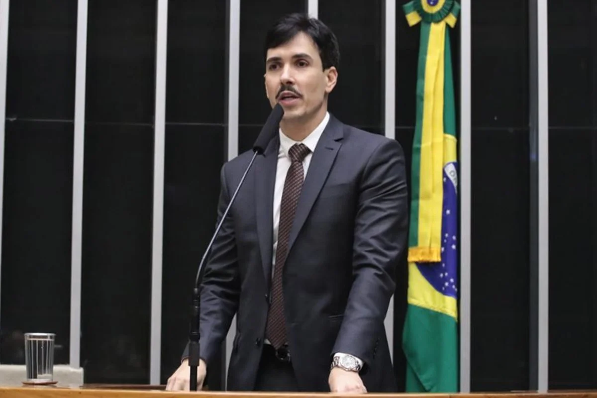 PF aponta deputado do Republicanos por desvio de R$ 14,7 mi dos aposentados