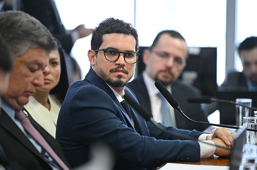 Filho de ex-diretor do INSS intermediou propina, diz relator da CPMI