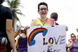 Prefeito socialista de NY propõe US$ 65 milhões para mudança de sexo, inclusive em adolescentes