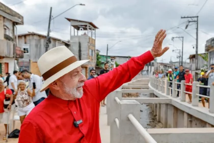 Lula inicia sessões de radioterapia após retirada de câncer de pele
