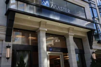 Senador Girão reúne assinaturas para instalar CPI do Banco Master