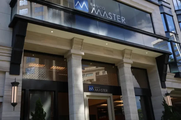 Mesmo preso no embarque, defesa de Vorcaro nega tentativa de fuga