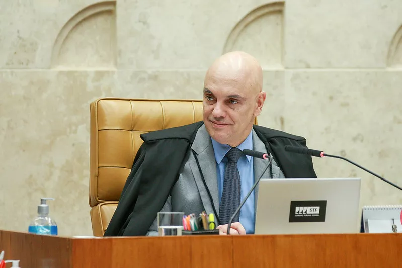 Moraes vota para tornar Eduardo Bolsonaro réu por coação ao STF