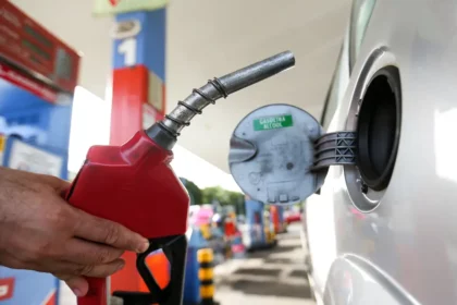 Preço do diesel sobe 7,7% no Brasil e joga pressão no frete e na inflação