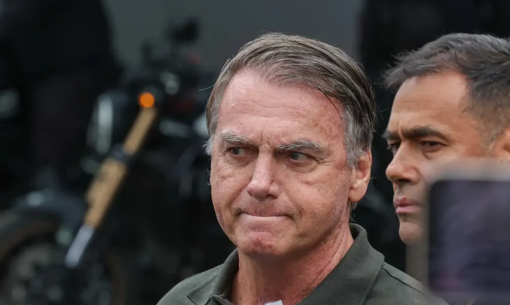Moraes manda Bolsonaro para prisão da PF alegando tentativa de fuga