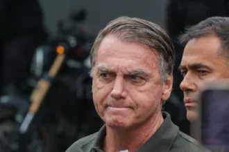 Moraes manda Bolsonaro para prisão da PF alegando tentativa de fuga