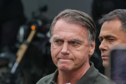Justiça suspende benefícios vitalícios durante prisão de Bolsonaro