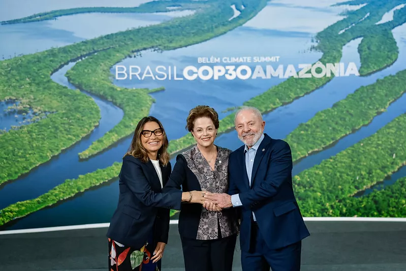 Lula recebe Dilma, Gustavo Petro, palestinos e aliados ideológicos na COP30