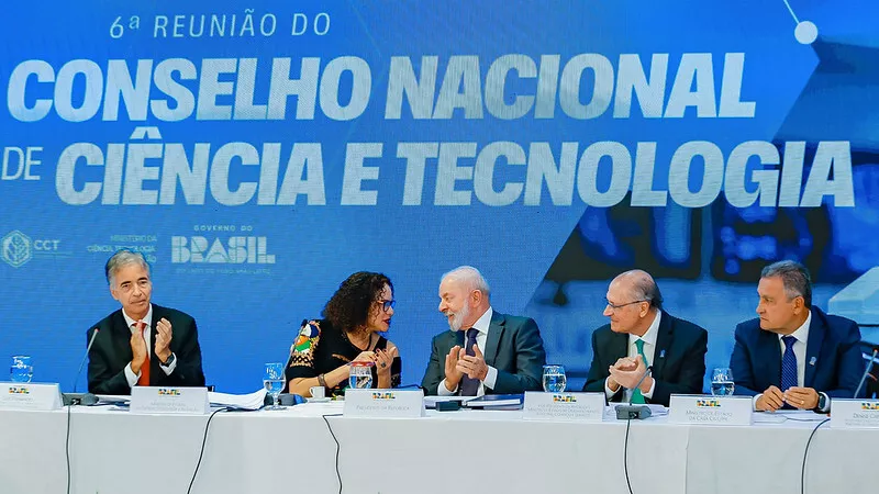 Lula rejeita teto de gastos e defende ampliação das despesas públicas