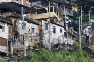 Mais de 16 milhões de brasileiros moram em favelas
