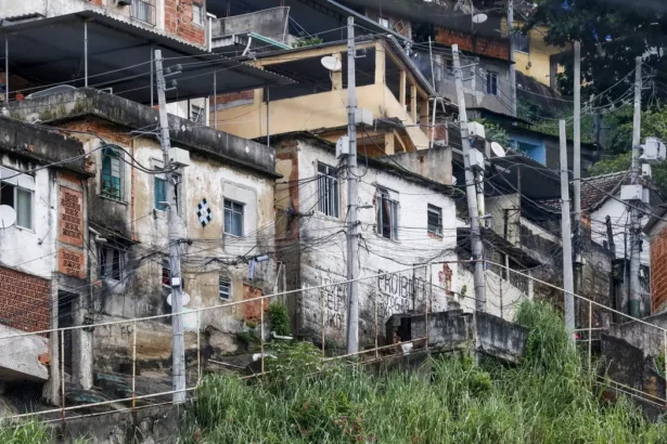 Mais de 16 milhões de brasileiros moram em favelas