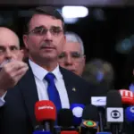 Flávio Bolsonaro aponta unidade da direita e reeleição de Tarcísio como prioridade nacional