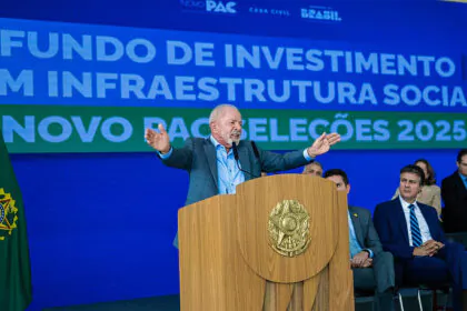 Lula ameaça Trump com “arma da palavra” para combater narrativas sobre tarifas
