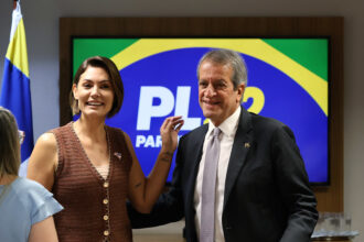 Michelle Bolsonaro sobe o tom contra aliados da direita que apoiam Ciro Gomes