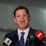 Sóstenes diz que mostrará documentos sobre R$ 400 mil apreendidos em sua residência