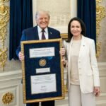 María Corina entrega sua medalha do Nobel da Paz a Trump