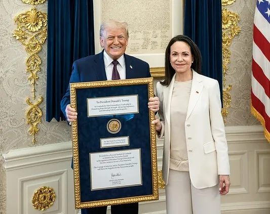 María Corina entrega sua medalha do Nobel da Paz a Trump