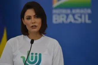 “Eu vi ele pedindo para Deus levá-lo" diz Michelle sobre Bolsonaro